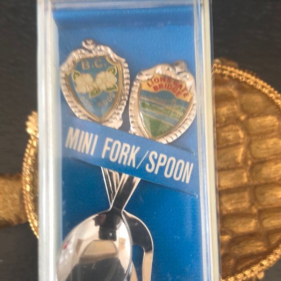 ⭐️Vancouver Souvenirs - Picture 3 of 5